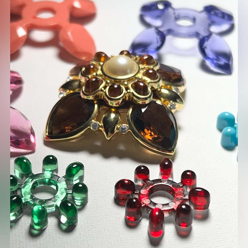 Joan Rivers Large Interchangeable Gold Tone Brooch Lot 9 Pieces J28